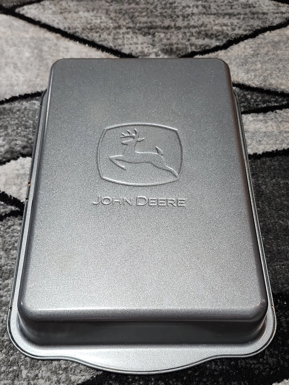 VINTAGE 3-PIECE JOHN DEERE EBOSSED TRACTOR LOGO NON-STICK BAKEWARE PAN SET
